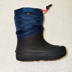 Bogs Kids Black and Navy winter Boots